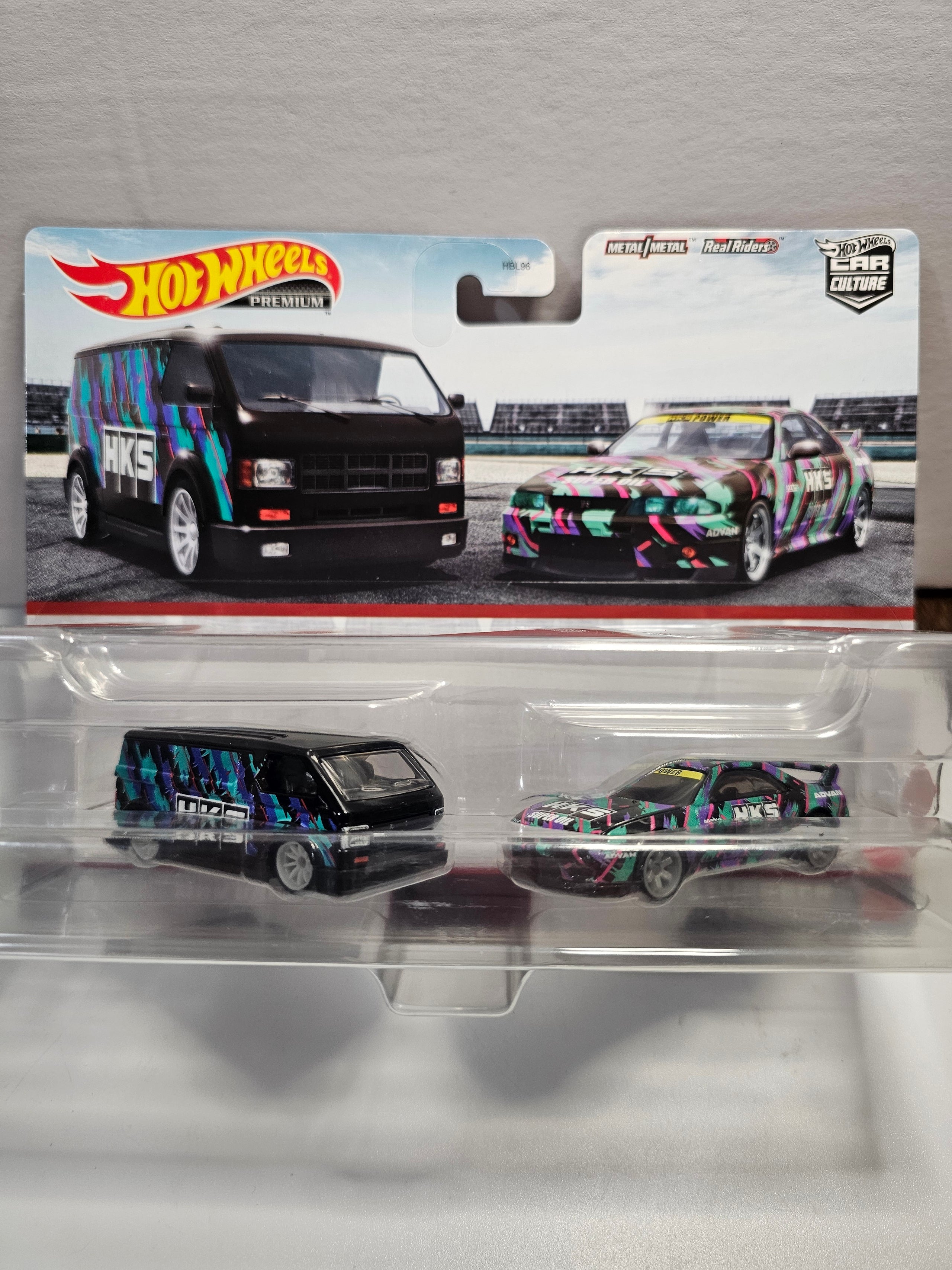 Hot Wheels Premium 2-Pack Nissan Skyline GT-R (BNCR33) / MBK Van ...